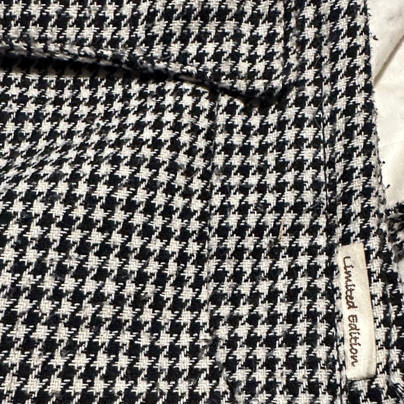 Kavu Houndstooth Crossbody‎ Bag with Red Zipper - Picture 2 of 15